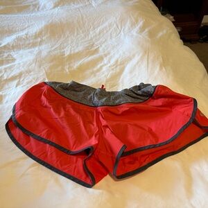 Lululemon Hotty Hot 2.5” lined short